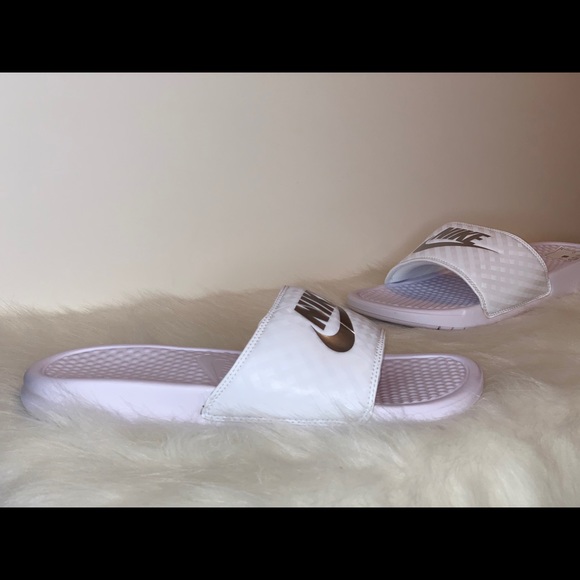 Nike Sandal - Picture 1 of 6